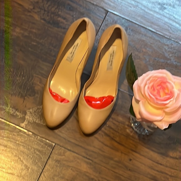 Siks fifth avenue woman heels in good condition